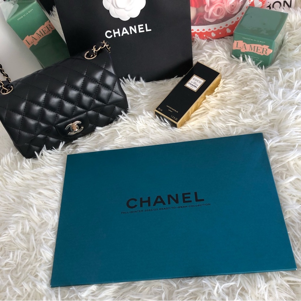 Chanel Table Book (Free Big Chanel Paper Bag)